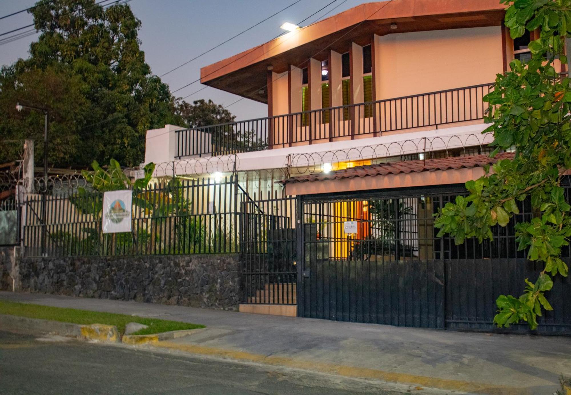 Volcano Hostal Y Restaurante Сан-Сальвадор Экстерьер фото